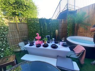 Themed 5 bed City Centre Townhouse with Hot Tub and Parking - Canterbury - 7