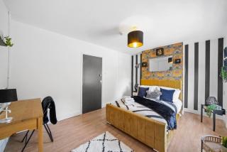 Themed 5 bed City Centre Townhouse with Hot Tub and Parking - 5