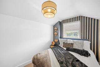 Themed 5 bed City Centre Townhouse with Hot Tub and Parking - Canterbury - 3