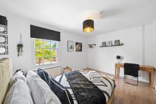 Themed 5 bed City Centre Townhouse with Hot Tub and Parking - Canterbury - 2