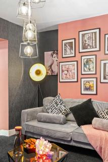 Themed 5 bed City Centre Townhouse with Hot Tub and Parking - 1