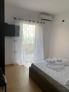 Cozy Corner Apartment - Saranda - 2