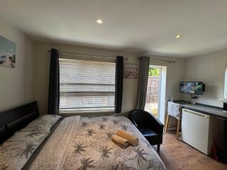 Studio-2 Staines,Heathrow, London-own entrance - Staines - 2
