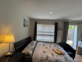 Studio-2 Staines,Heathrow, London-own entrance - Staines - 3