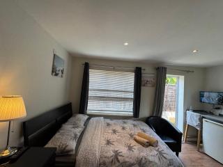 Studio-2 Staines,Heathrow, London-own entrance - Staines - 4