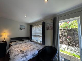Studio-2 Staines,Heathrow, London-own entrance - Staines - 6