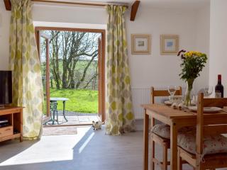 Parlwr - Uk11210 - Cwrt-newydd - 8
