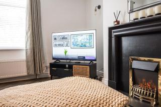 Spacious Holmfirth Home Near Trails and Town Sleeps 5 - 3