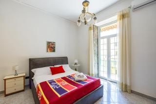 Red Comfort Flat near Garibaldi Station - 9