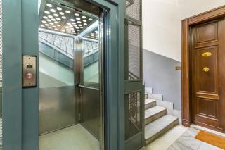 Red Comfort Flat near Garibaldi Station - 3