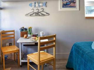 Rosebud Beach Hut - Otterham - 9