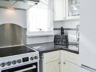 Enjoy Your Stay Cottage - Bessingby - 3