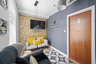Spacious 5 Bed City Centre Themed Apartment with Parking - Canterbury - 9