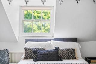 Spacious 5 Bed City Centre Themed Apartment with Parking - Canterbury - 3
