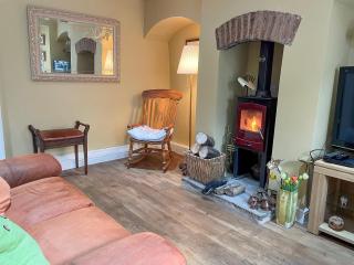 Yew Tree Cottage - Old Brampton - 4