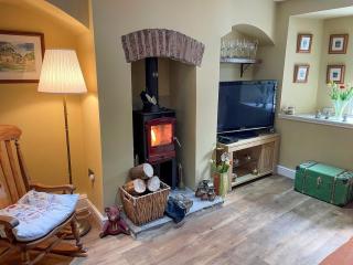 Yew Tree Cottage - Old Brampton - 5