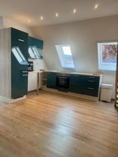 Dachgeschosswohnung Benther Berg, Contactless Check-in, free parking, Vollsaniert und Renoviert 2025 - 0