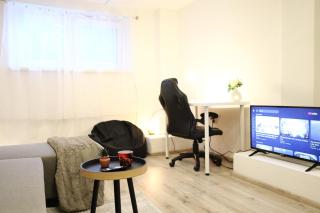 Chill Vibes Netflix, PS5 & Free Parking! - 6