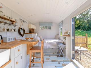 The Hut At Hole Farm - Alderbury - 5