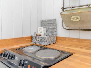 The Hut At Hole Farm - Alderbury - 6