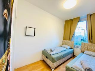 Comfortable 5BR shared Apt Well Connected Location - Wenen - 3