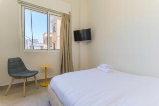 Calliope 2-BR Apartment & Balcony in Gemmayze - Ar Rumayl - 4