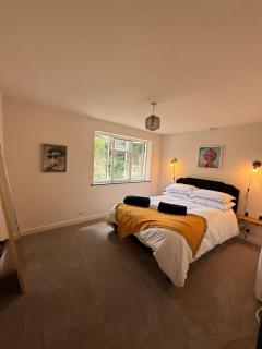 Cosy One-Bedroom Retreat with Parking - Woodstock - 9