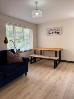 Cosy One-Bedroom Retreat with Parking - Woodstock - 6