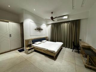 Castle Villa-Hyderabad Private Pool by Homeyhuts - 4