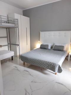 Modern Ground Floor Apt 5min Walk to Beach with AC - Il Lupo Affitta - 0