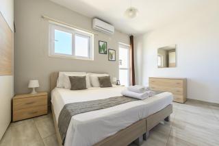 F4 Room 1, Private Double room with private bathroom and balcony - Msida - 0