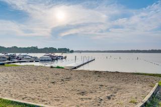 Powers Lake Gem Peek-a-Boo Views and Beach Access - Genoa City - 9