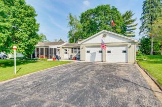 Powers Lake Gem: Peek-a-Boo Views & Beach Access - 0