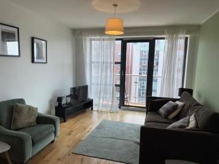 Stylish City Centre 2 Bedroom Apartment with Belfast Cityscape View - Belfast - 3
