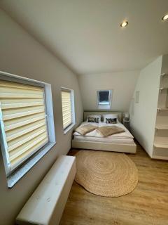 Dachgeschosswohnung Benther Berg, Contactless Check-in, free parking, Vollsaniert und Renoviert 2025 - 2