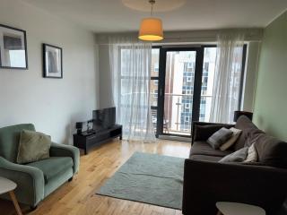 Stylish City Centre 2 Bedroom Apartment with Belfast Cityscape View - Belfast - 5