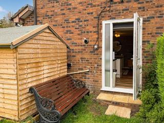 Pennies Retreat - Glossop - 8