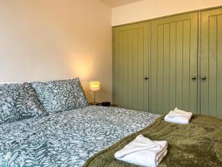 Pennies Retreat - Glossop - 4