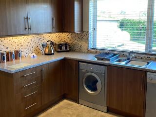 White Towers - Hw7625 - Llanwnda - 2