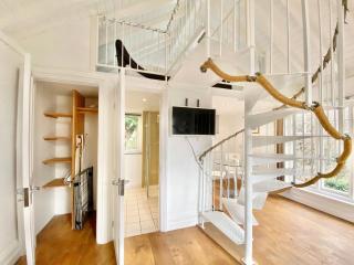 The Hazeling Hideaway - Stroud - 7