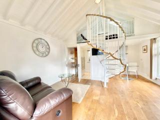 The Hazeling Hideaway - Stroud - 8