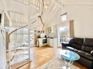 The Hazeling Hideaway - Stroud - 9