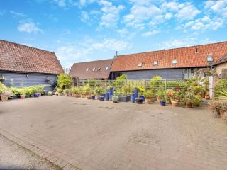 Clamp Farm Barn - Stowmarket - 6