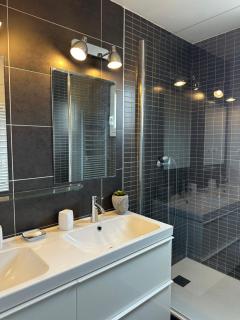 Appartement lumineux avec parking privé et balcon - Tolone - 9