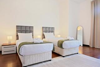 Luxury 2BR with Contemporary Design & Great Views - 7