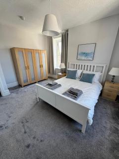 Spacious 2 Bed apartment in the centre of Penarth - 3