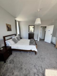 Spacious 2 Bed apartment in the centre of Penarth - Cardiff - 0