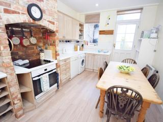 Pepper Pot Cottage - Compton - 2