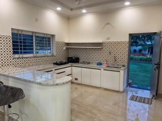 Saanvriya Farmstay 3BR Moinabad with Pool By Homeyhuts - Hyderabad - 6