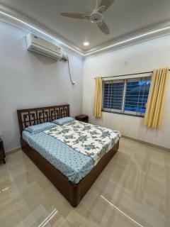 Saanvriya Farmstay 3BR Moinabad with Pool By Homeyhuts - Hyderabad - 5